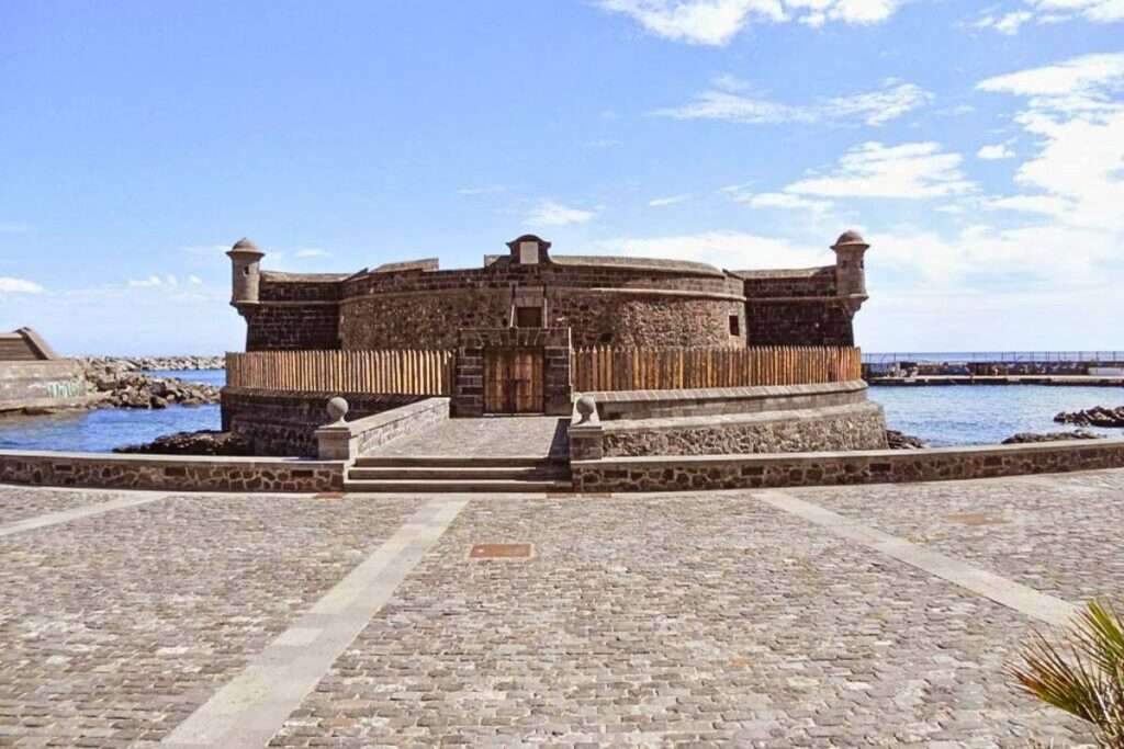 Castillo de San Juan Bautista: ¿Dónde está el Castillo Negro en Santa Cruz de Tenerife?