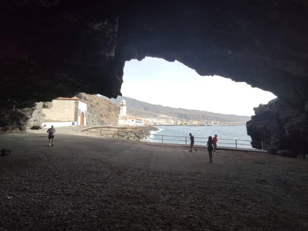 Cueva de Achbinico o de San Blas en Candelaria 🌋 Leyenda de la Virgen ⛪
