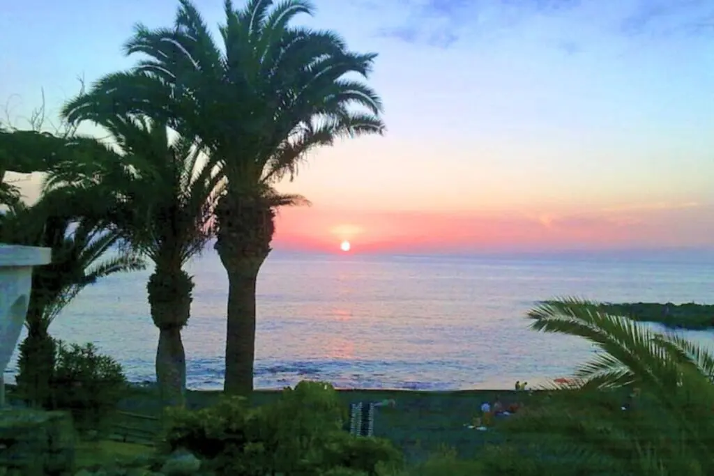 Playa de la arena en Tenerife (Puerto Santiago): la joya del turismo en la isla