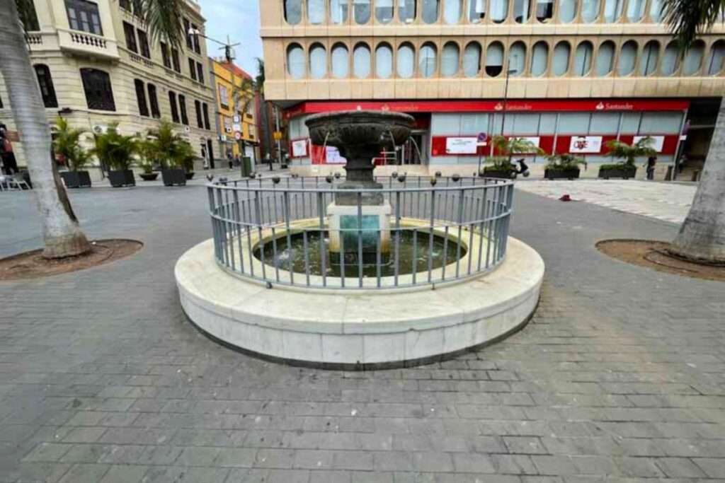 Fuente de La Pila ⛲ 1706 😎 Santa Cruz de Tenerife 🌁