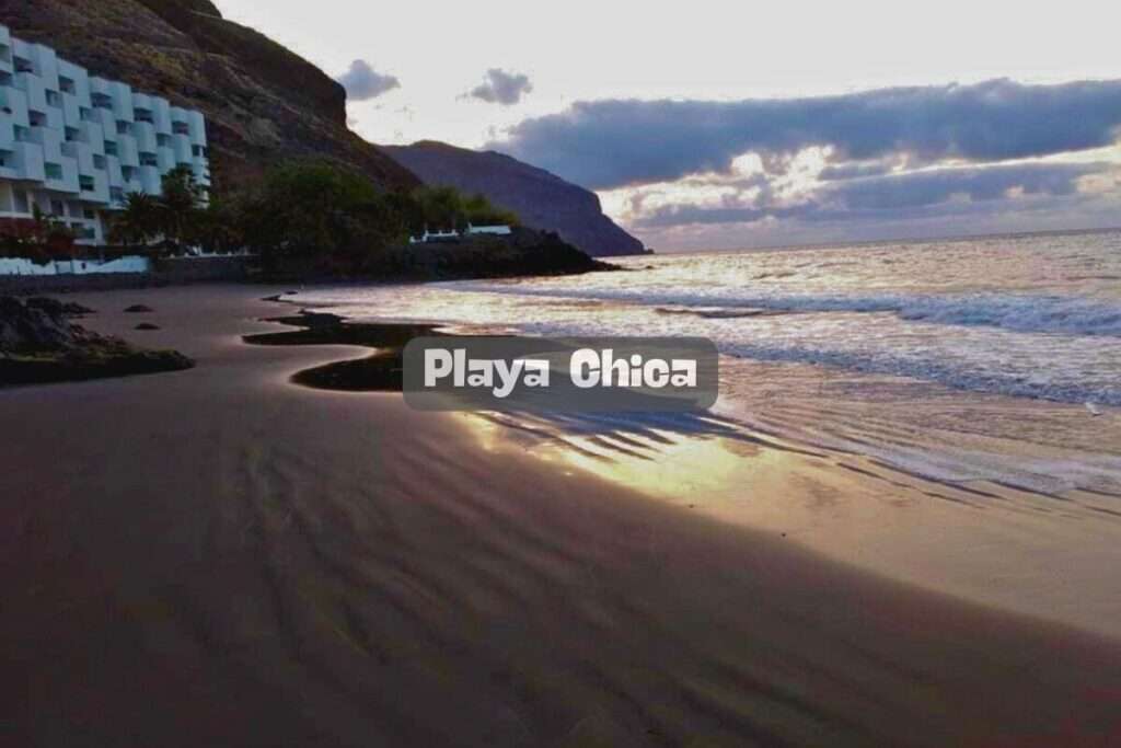 Playa Chica en Santa Cruz de Tenerife: Un Tesoro Natural