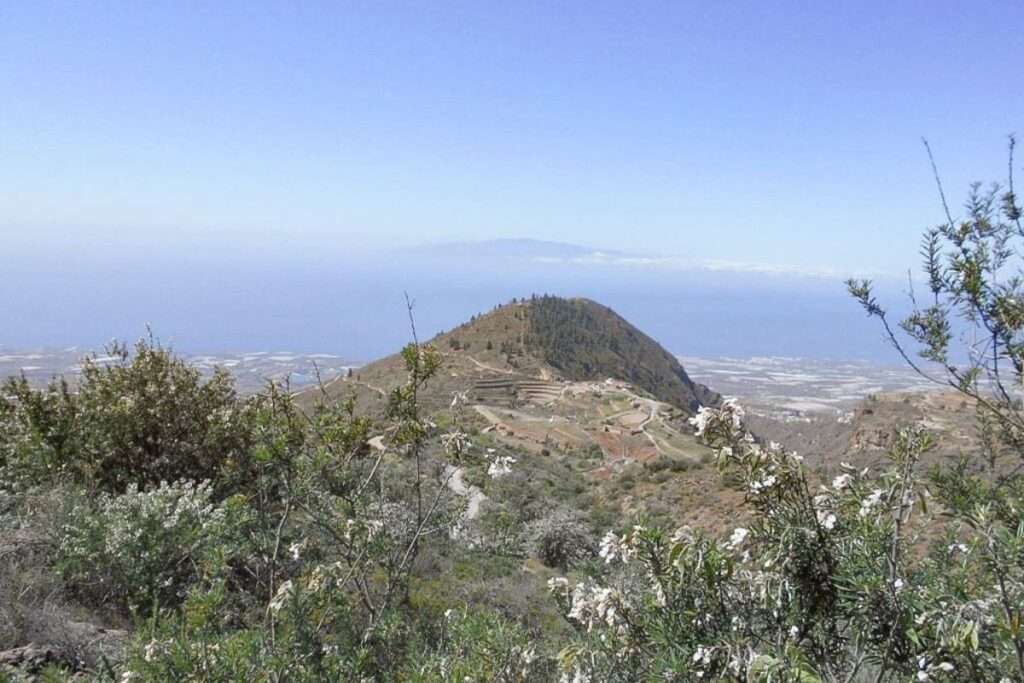 Monumento Natural de la Montaña de Tejina: Un Tesoro de Tenerife 🌋