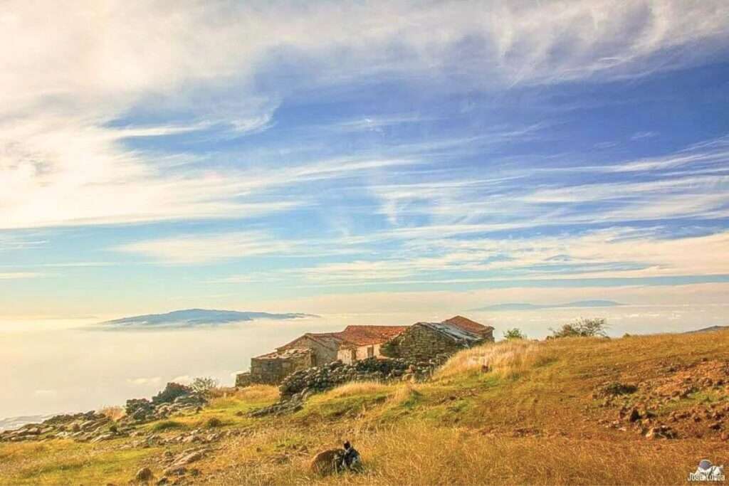Vista de la Isla de La Gomera y en el fondo izquierdo de la Isla de El Hierro.  
